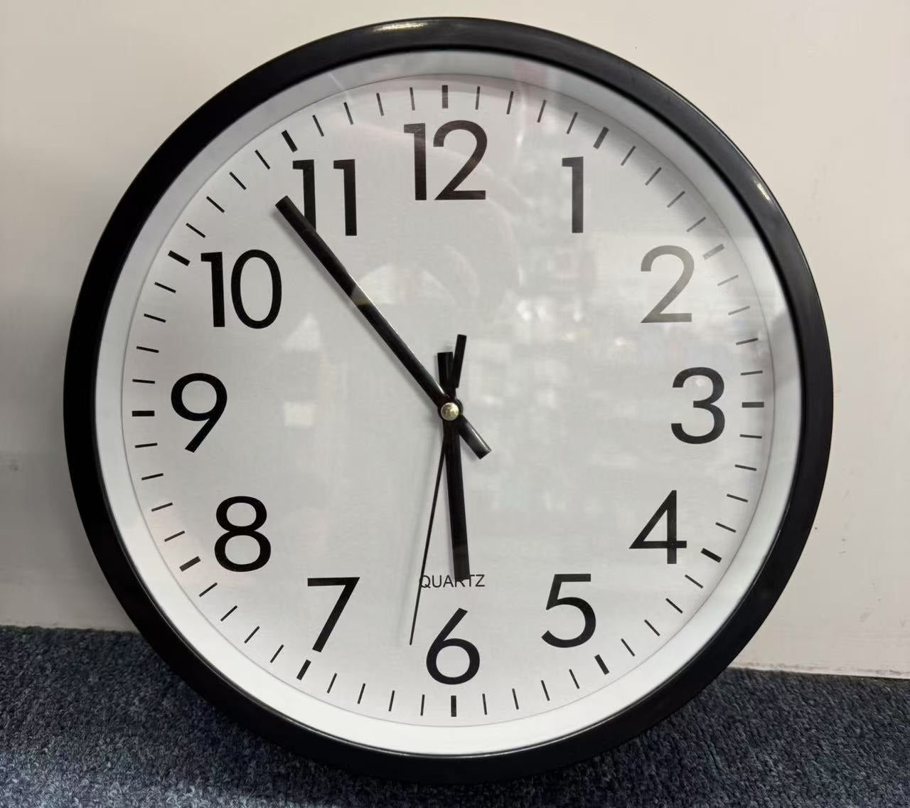 10’’ WALL CLOCK ROUND - NO Tick Tock - Black