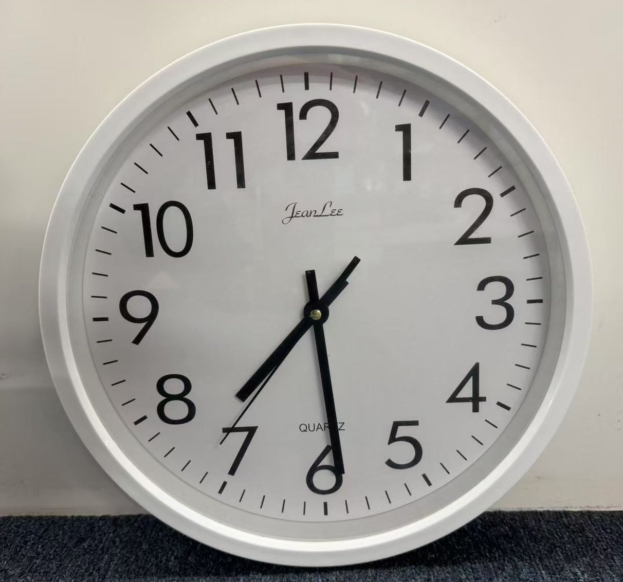 12’’ WALL CLOCK ROUND - NO Tick Tock - White